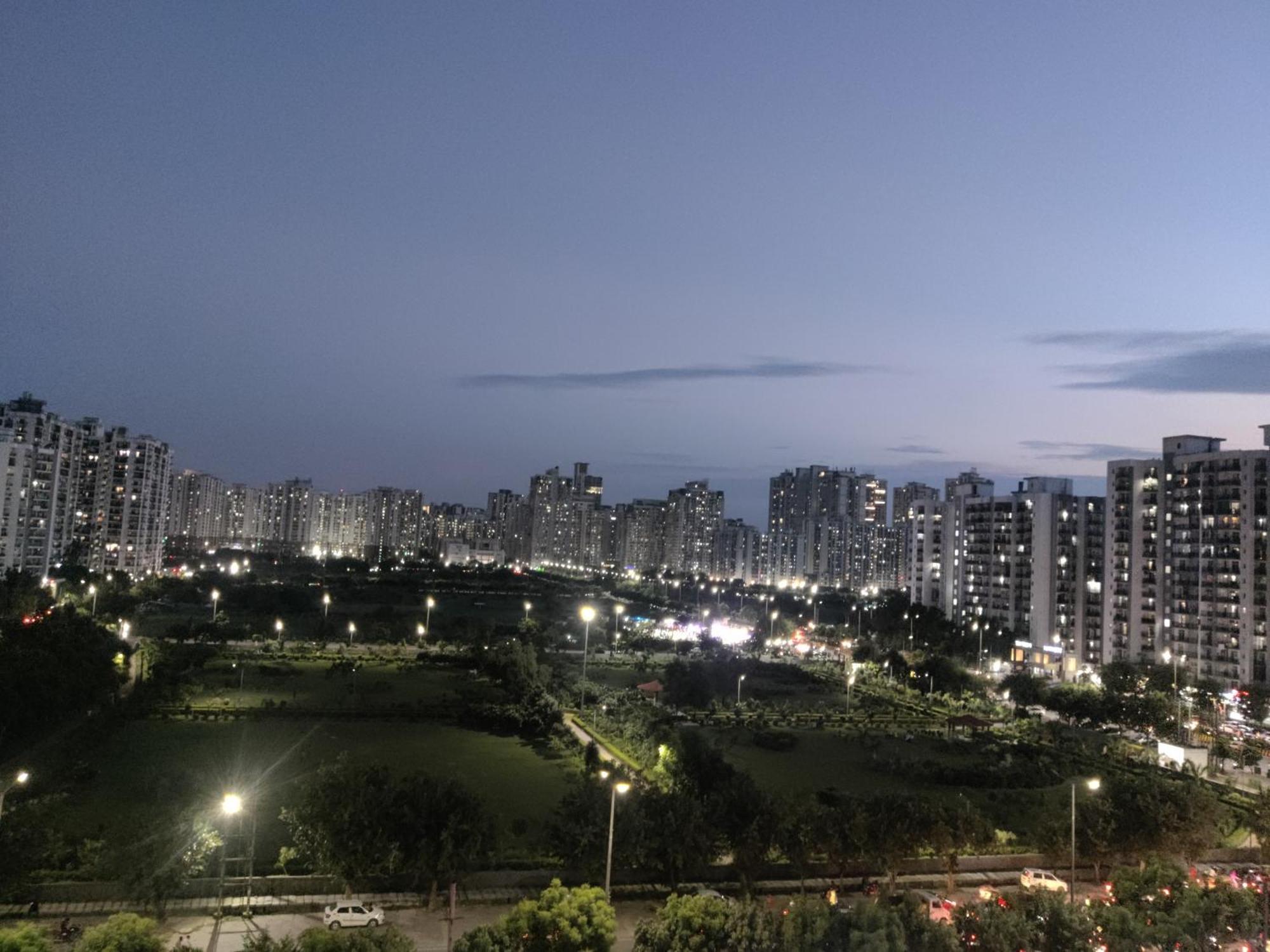 The Forest Stays-Luxury Studio Apartment In Νόιντα Εξωτερικό φωτογραφία