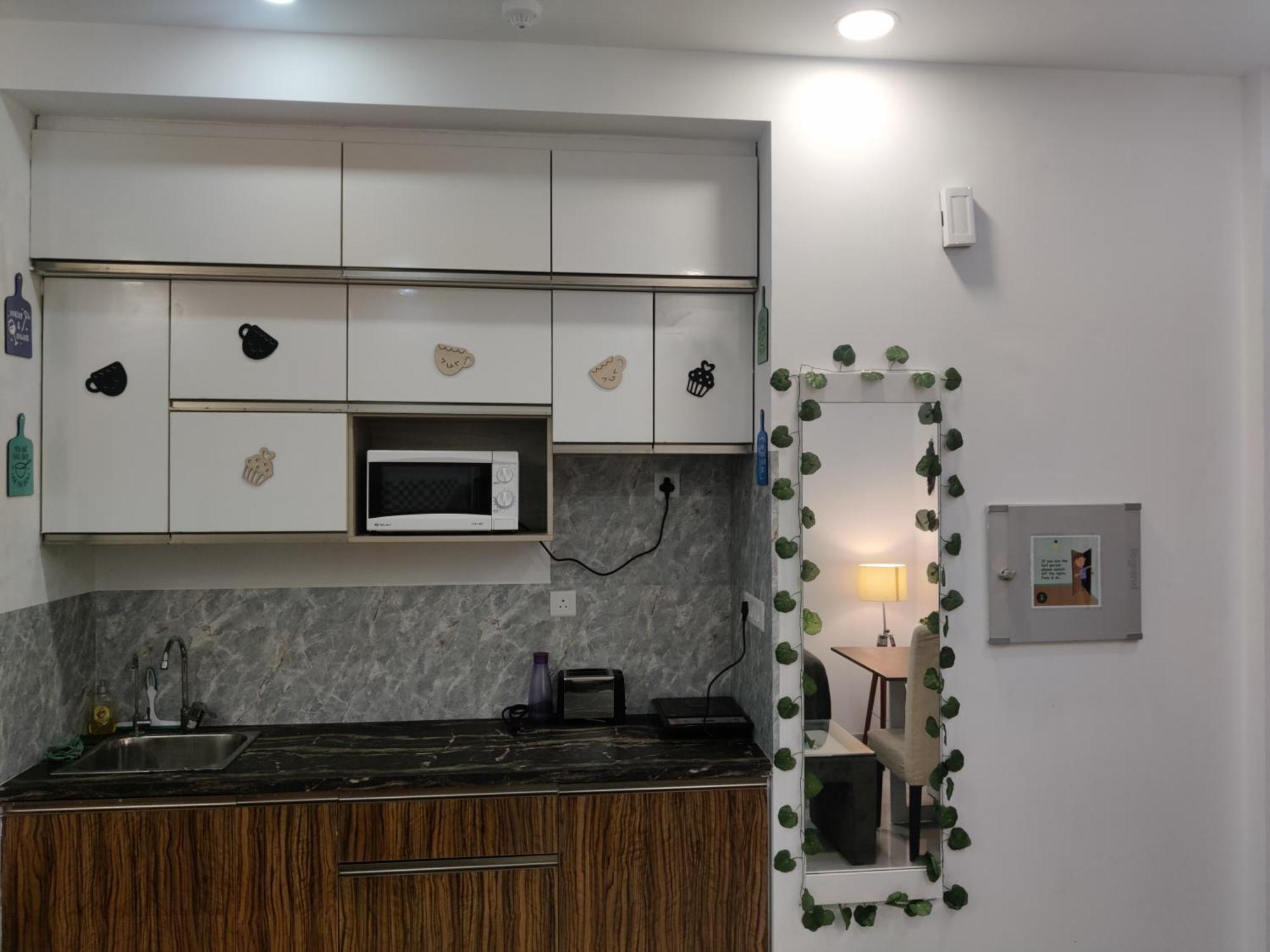 The Forest Stays-Luxury Studio Apartment In Νόιντα Εξωτερικό φωτογραφία